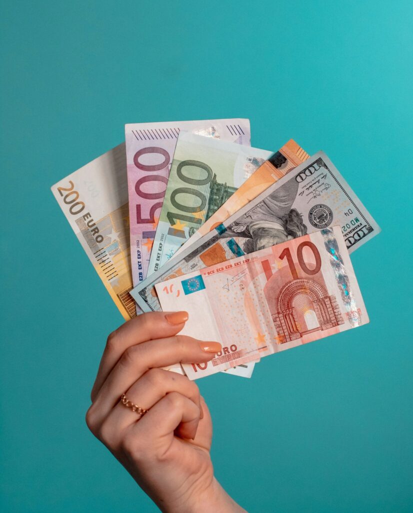 5 Mistakes to Avoid When Exchanging Money Abroad
